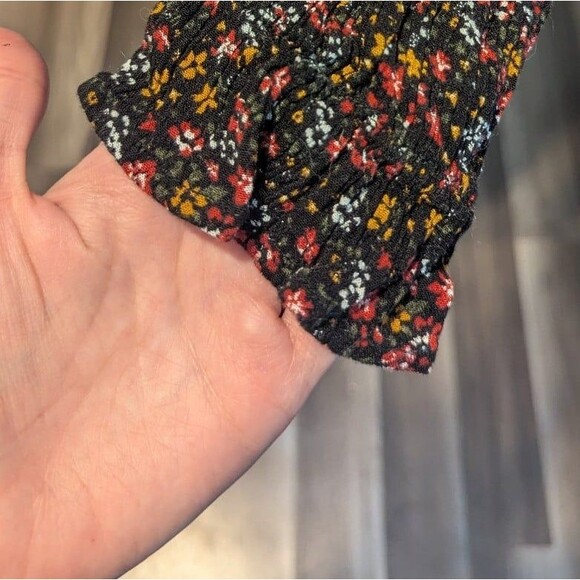 Altar'd State Floral Top Size XSmall - Picture 4 of 5